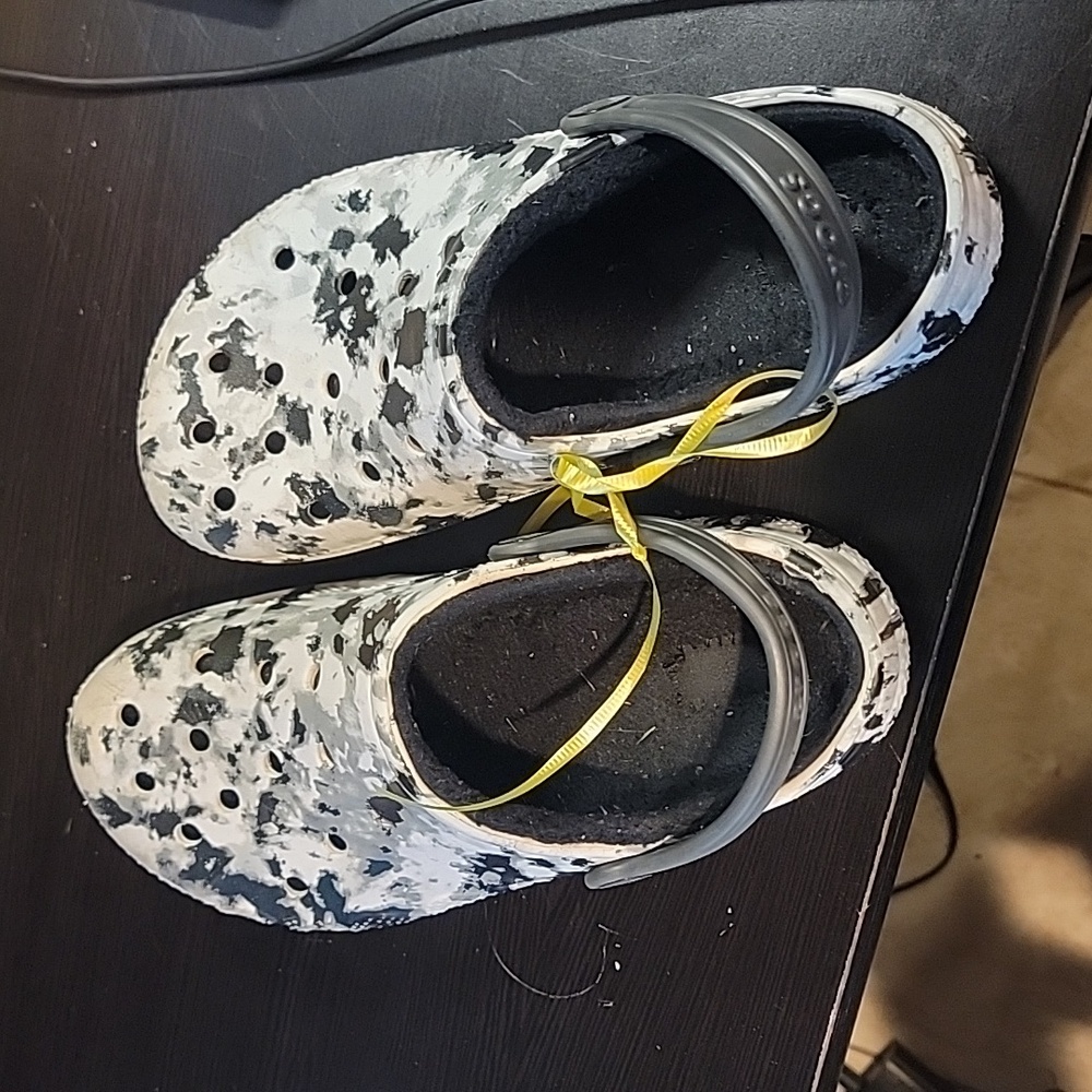 Lined crocs